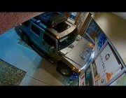 لصوص يحطمون واجهة متجر في كلورادو بواسطة سيارة “هامر” لسرقته