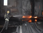 مدني الدمام: إصابة شخصين إثر اندلاع حريق في مصنع حديد