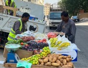 مصادرة 17 طنًا من الخضروات والفواكه في جدة
