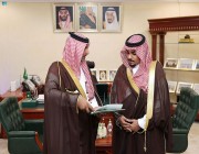 نائب أمير منطقة نجران يتسلّم تقريراً لأعمال مركز الملك عبدالعزيز للحوار الوطني بالمنطقة