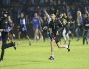 وفاة 127 شخصا خلال تدافع بمباراة كرة قدم في إندونيسيا