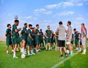 الخليج يتدرب على رديف ملعب الأمير محمد بن فهد