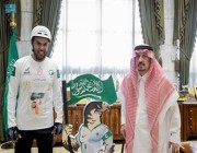 أمير الرياض يستقبل الرحالة فهد اليحيا