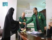 “سلمان للإغاثة” يوزع كفالات الأيتام والأرامل السوريين ويقدم خدمات علاجية في اليمن