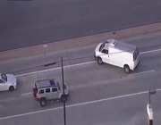 بعد مطاردة جنونية بالسيارات.. شرطة كاليفورنيا تُوقف متهماً بالسرقة (فيديو)