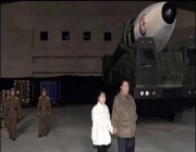 “كيم جونغ أون” يصطحب ابنته لمشاهدة إطلاق صاروخ باليستي عابر للقارات