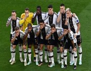 لاعبو ألمانيا يغطون أفواههم في صورة الفريق قبل مباراة اليابان بكأس العالم (صور)