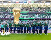 جمهور المنتخب السعودي ينظفون مدرجات الملعب بعد مباراة بولندا