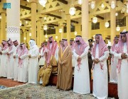 أمير الرياض يؤدي صلاة الميت على والدة سمو الأمير سعود بن مساعد