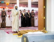 أمير القصيم يؤدي صلاة الميت على الشيخ علي الربيش