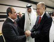 مصافحة تاريخية بين أردوغان والسيسي في قطر