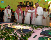 وزير الدولة للشؤون الخارجية يزور المعرض المصاحب لمنتدى السعودية الخضراء