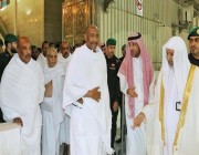 شاهد.. رئيس مجلس السيادة السوداني يؤدي مناسك العمرة