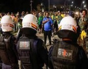 أنصار الرئيس البرازيلي المهزوم بولسونارو يهاجمون مقر الشرطة
