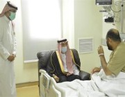 أمير جازان ونائبه يطمئنان على صحة الشيخين “العامري” و”الذروي”
