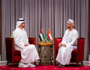 عبدالله بن زايد يلتقي وزير خارجية عُمان في مسقط