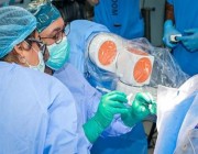 “تخصصي جدة” ينجح في إجراء أول جراحة مخ باستخدام الروبوت