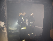 “الدفاع المدني” يخمد حريقاً بشقة سكنية في جدة (صور)