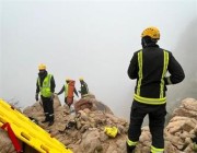 وفاة شخص وإصابة آخر جراء سقوطهما من منحدر جبلي بالطائف