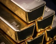 الذهب يتجه لتحقيق ثالث ارتفاع شهري على التوالي
