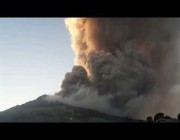 انفجار بركان سترومبولي في إيطاليا وارتفاع الأبخرة عالياً