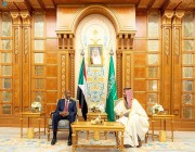 ولي العهد يلتقي رئيس مجلس السيادة السوداني على هامش انعقاد قمة الرياض العربية الصينية للتعاون والتنمية