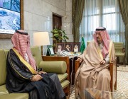 أمير منطقة الرياض يستقبل مدير مكافحة المخدرات بالمنطقة