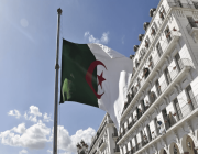 الجزائر: “سيتم الرد بقوة على السلوك الهمجي بحق القرآن”