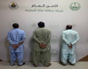 القبض على 3 مقيمين لسرقتهم قطعًا إلكترونية من أجزاء المركبات في جدة