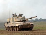 بريطانيا تدرس توريد دبابات قتالية إلى أوكرانيا