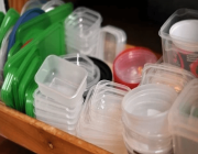 بريطانيا: حظر أدوات المائدة البلاستيكية ذات الاستخدام الواحد اعتبارا من أكتوبر