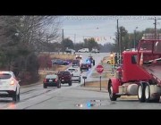 سيارات الشرطة الأمريكية تطارد جراراً في ولاية كارولينا
