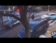 سيارة تصطدم رجلاً بشكل متعمد وتلوذ بالفرار في نيويورك