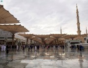 شاهد.. تساقط الأمطار على المسجد النبوي أثناء صلاة الفجر