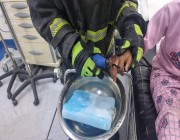 “مدني الرياض” يحرر يد طفلة علقت في كرسي