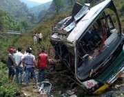 مصرع وإصابة 20 شخصا جراء سقوط حافلة في واد عميق بالهند