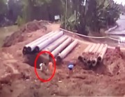 وفاة طفل في حفرة بعمق 35 مترا في فيتنام (فيديو)