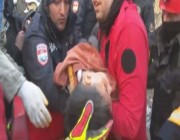 بعد 150 ساعة.. انتشال امرأة وطفل على قيد الحياة من تحت أنقاض زلزال تركيا