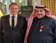 السفير الفرنسي يمنح المهندس الحقيل وسام جوقة الشرف برتبة “فارس”