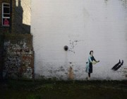 السلطات تزيل ثلاجة استخدمها الرسام بانكسي في لوحة جدارية بإنجلترا