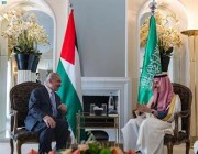 وزير الخارجية يبحث مع رئيس وزراء فلسطين المستجدات الإقليمية والدولية