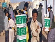 “سلمان للإغاثة” يوزع سلالاً غذائية لمتضرري فيضانات أفغانستان وباكستان