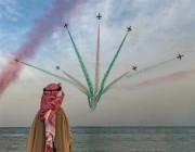 “الصقور السعودية” تزين سماء الجبيل بعروض جوية مبهرة بمناسبة يوم التأسيس
