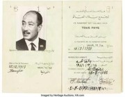 عرض جواز سفر الرئيس المصري الراحل أنور السادات في دار مزادات
