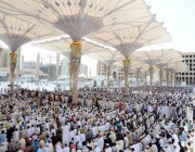أكثر من 300 ألف مصل يؤدون صلاة الجمعة بالمسجد النبوي