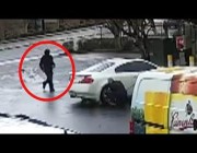أمريكي ينقذ سيارته من السرقة لكنه يفشل في الإطاحة بالسارق