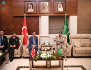 رئيس هيئة الأركان العامة ونائب وزير الدفاع الوطني التركي يبحثان علاقات التعاون الدفاعي والعسكري