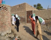 مركز الملك سلمان للإغاثة يوزع 1.074 حقيبة إيوائية في منطقتي ميربورخاص وعمر كوت بإقليم السند في باكستان