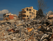 مقتل شخص وإصابة 69 بعد انهيار مبان في زلزال جديد بتركيا