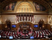 مجلس الشيوخ الفرنسي يقرّ رفع سنّ التقاعد من 62 إلى 64 عاماً